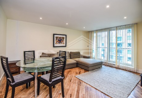 2ベッドルームフラット賃貸物件 Hamilton House, 6 St George Wharf, SW8 2JE